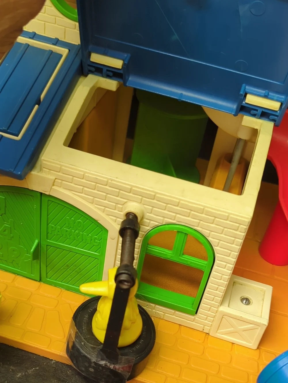 #7 Sesame Street Clubhouse #937, & figures, little people Fisher Price